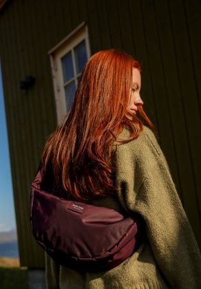 STUDIO NOOS - Technical Puffy Mini Cross Body Bag | Burgundy
